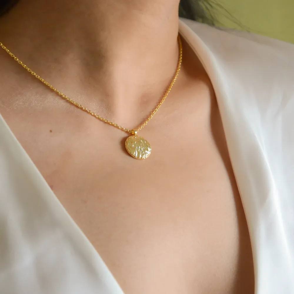 Amber Pendant Chain Necklace