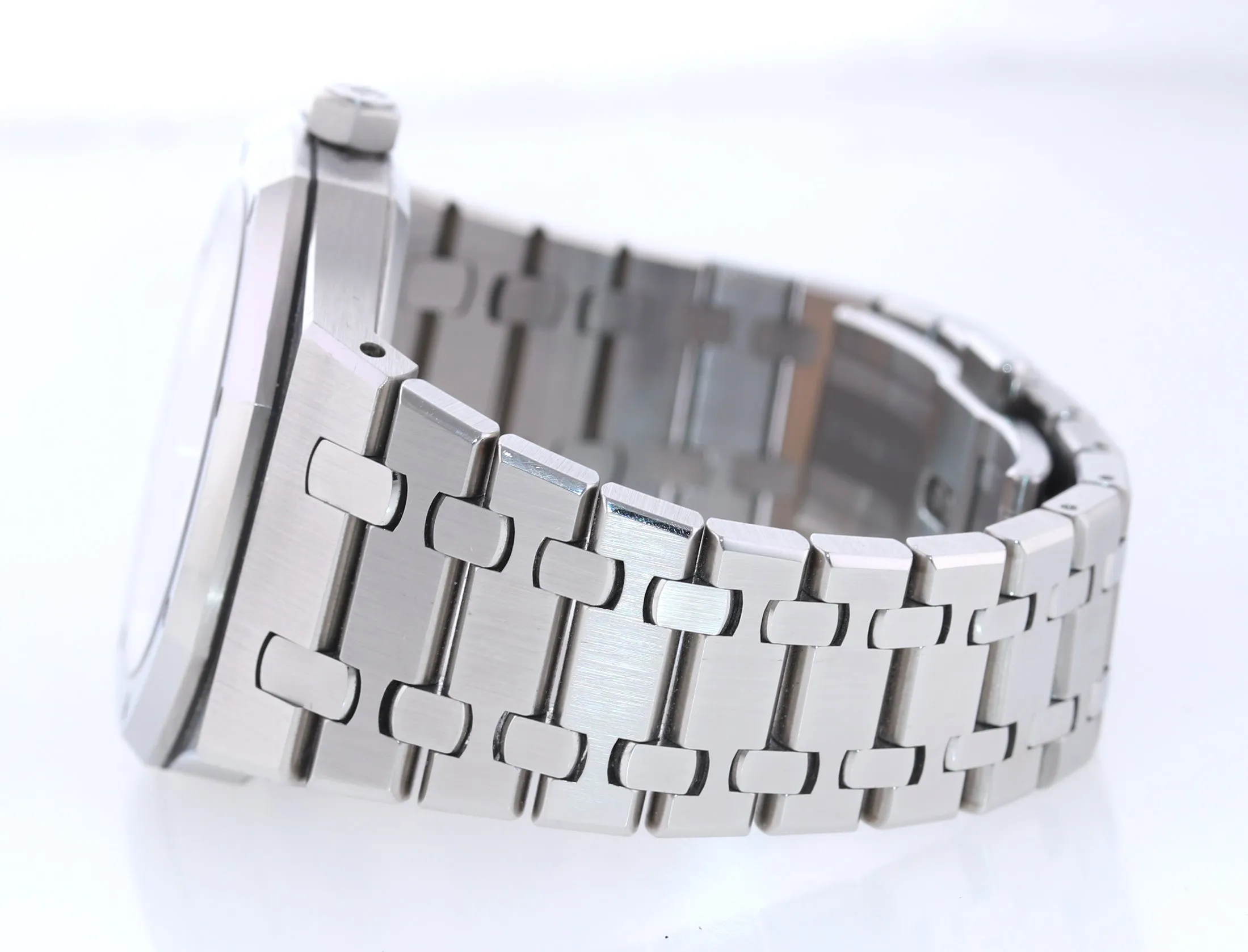Audemars Piguet Royal Oak 41mm Steel 15400ST White Dial Watch
