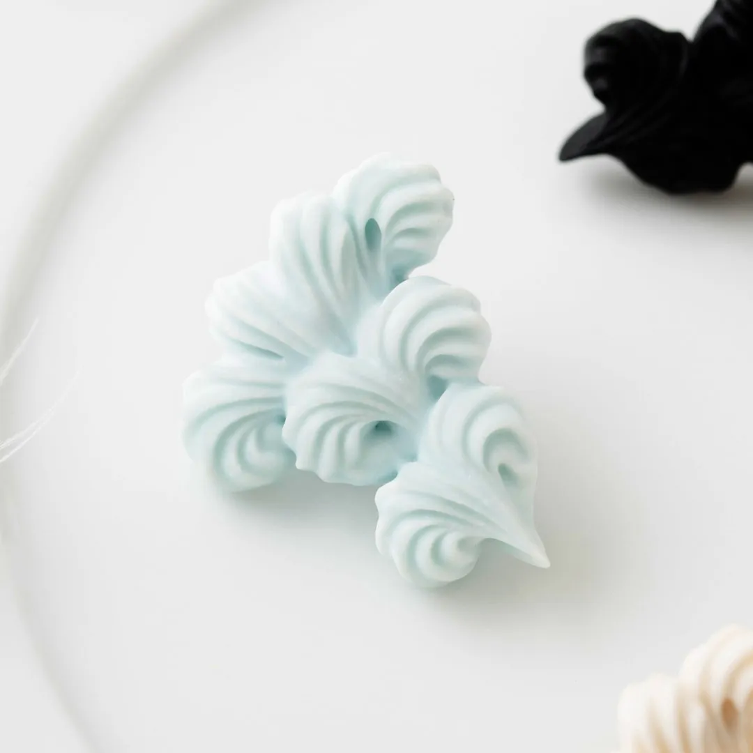 Elegant Buttercream Clip-On Earring (Blue / Single)【Japan Jewelry】