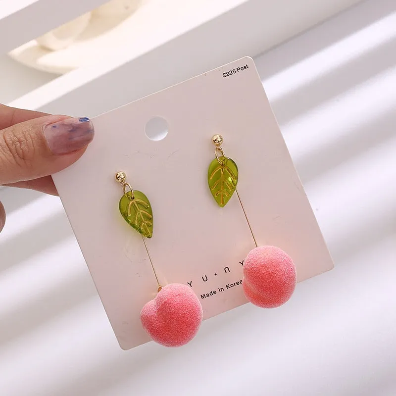 Fashion New Simulation Peach Stud Earrings Girl Cute Romantic Contracted Acrylic Leaves Tassel Earrings for Women Jewelry Gift