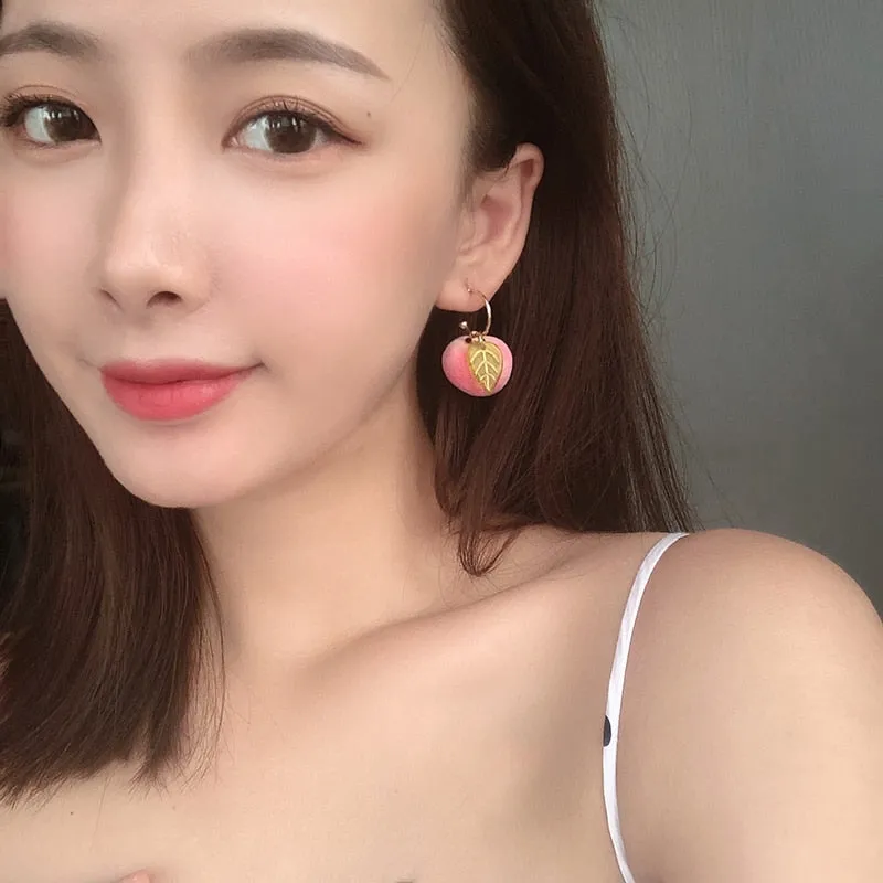 Fashion New Simulation Peach Stud Earrings Girl Cute Romantic Contracted Acrylic Leaves Tassel Earrings for Women Jewelry Gift