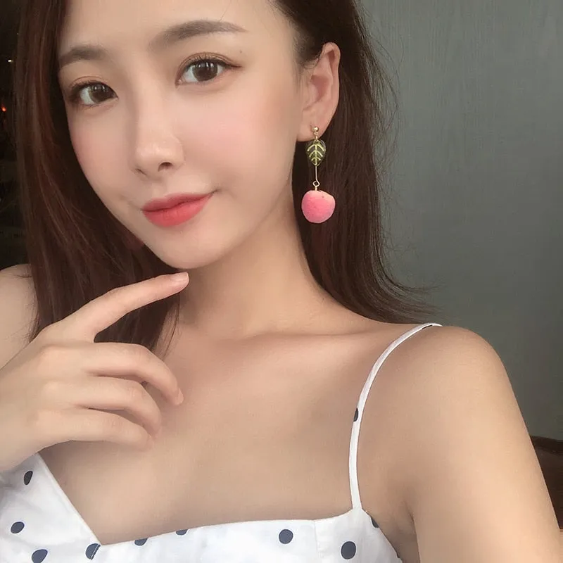 Fashion New Simulation Peach Stud Earrings Girl Cute Romantic Contracted Acrylic Leaves Tassel Earrings for Women Jewelry Gift