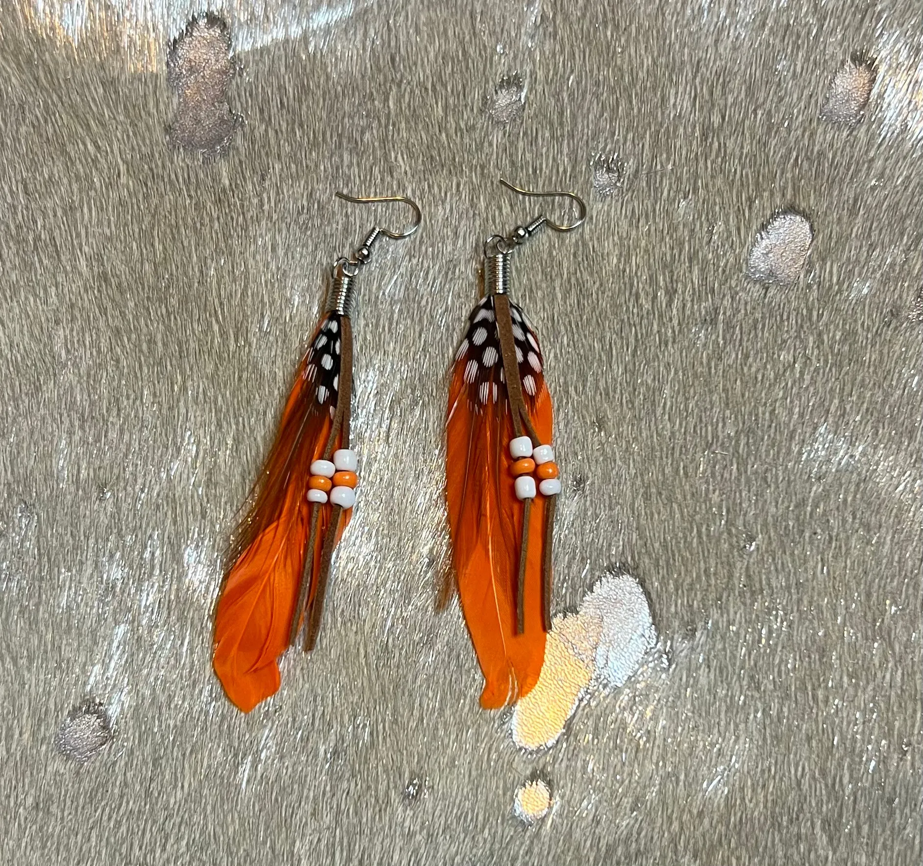 Feather & beads earrings -010