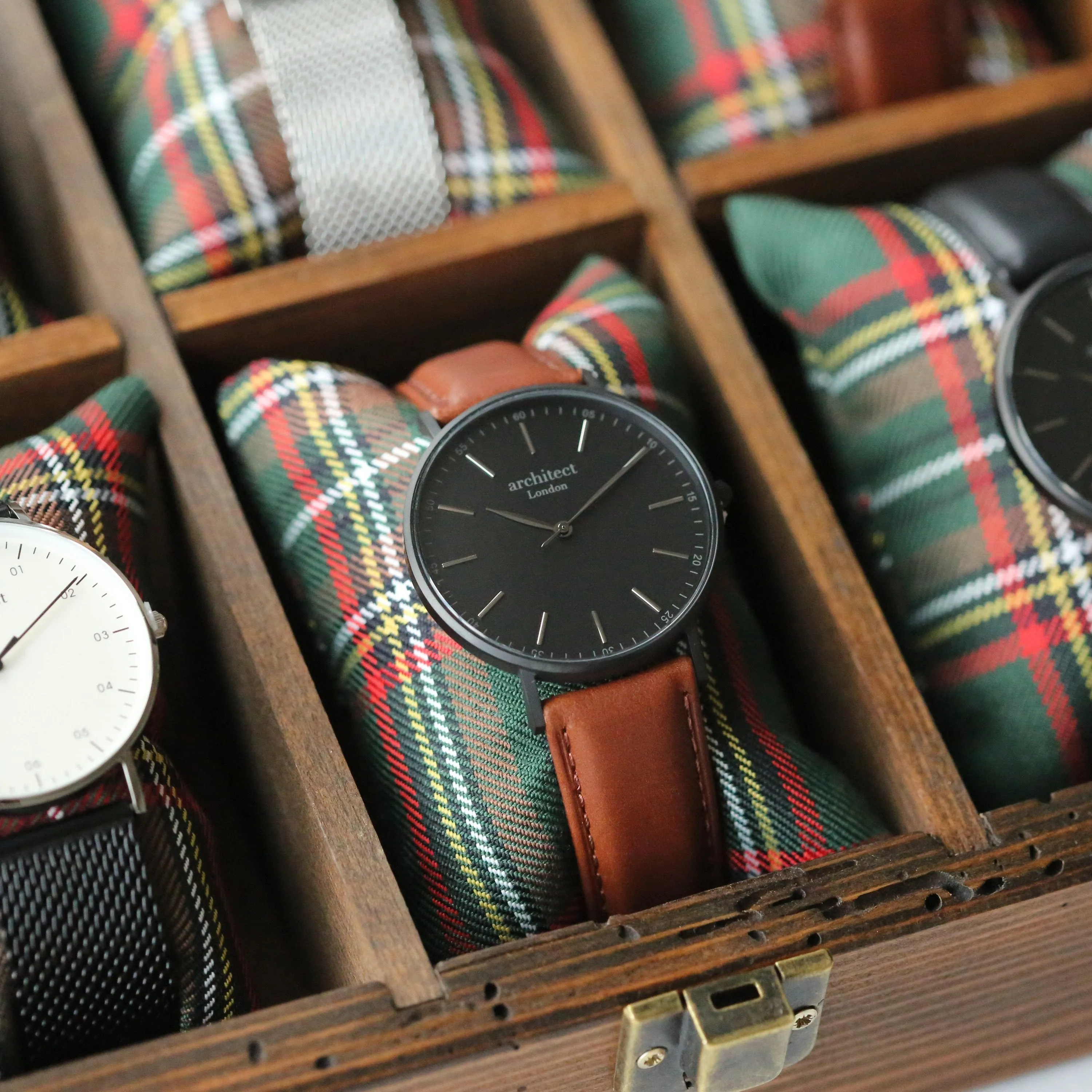 Handwriting Engraving - Men's Minimalist Watch   Walnut Strap