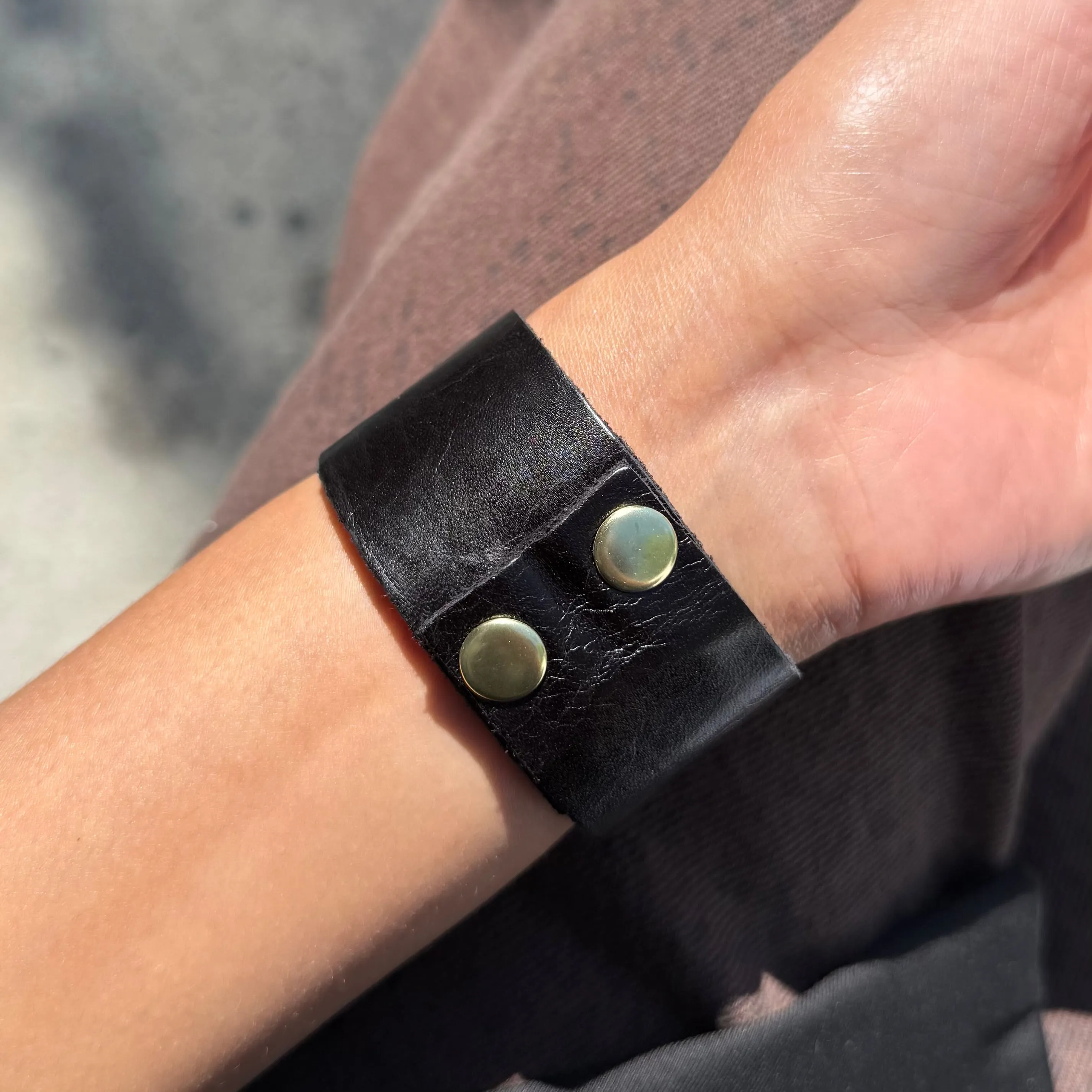 MOP Cabochon Leather Bracelet
