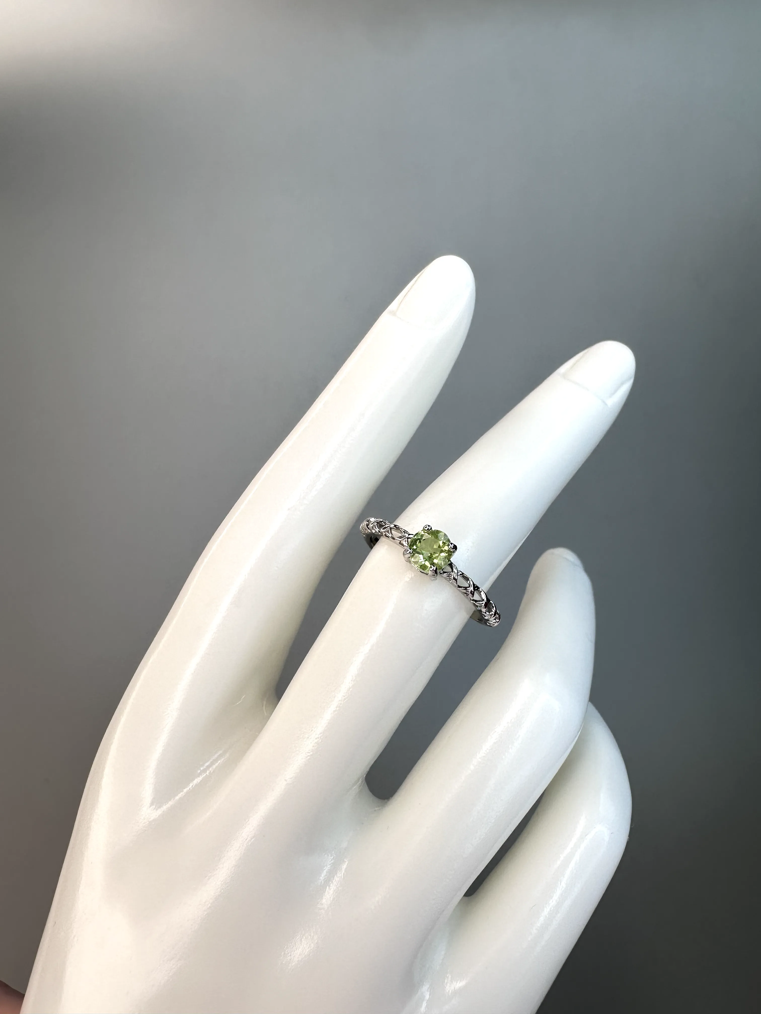 Peridot Ring | Adjustable | Silver plated