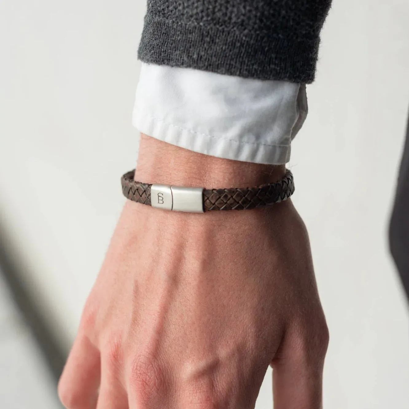 Riley - Vintage Brown