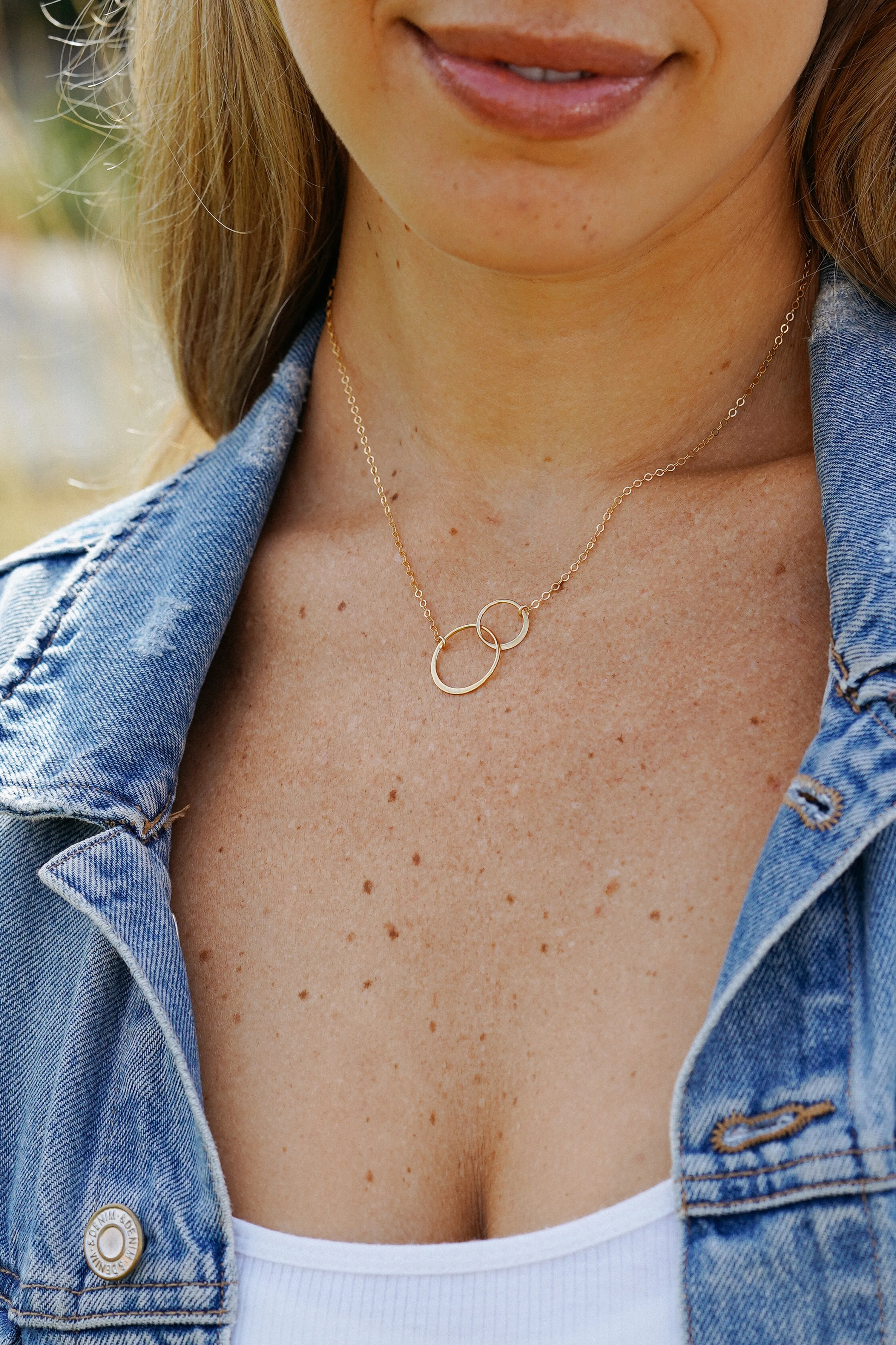 Sisters Interlocking Circle Necklace