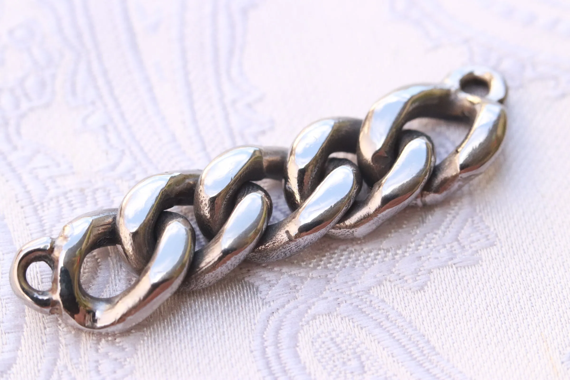 Titanium conch chain - ear ring