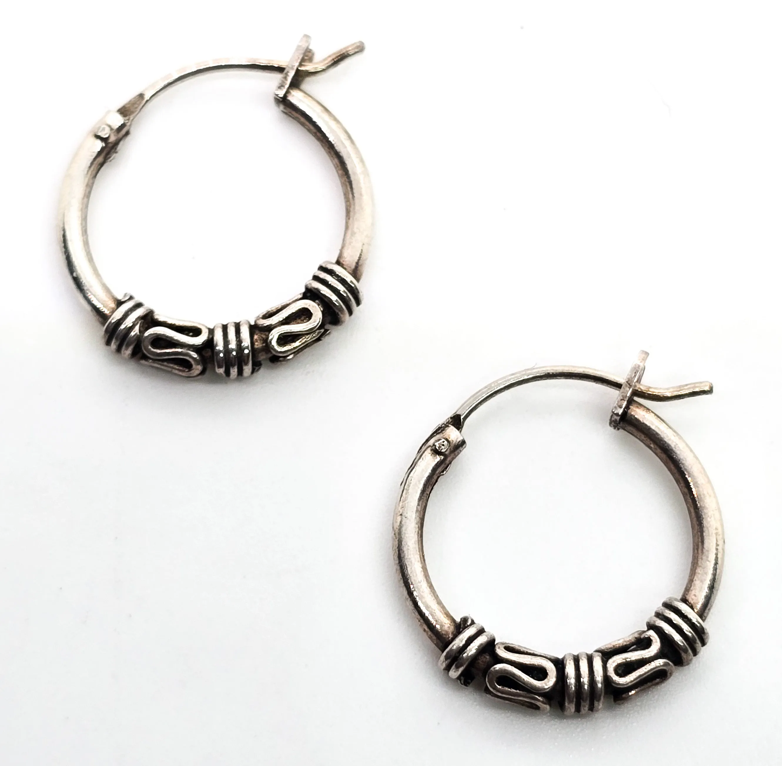 Tribal Balinese small petite sterling silver lever back TMA vintage hoop earrings