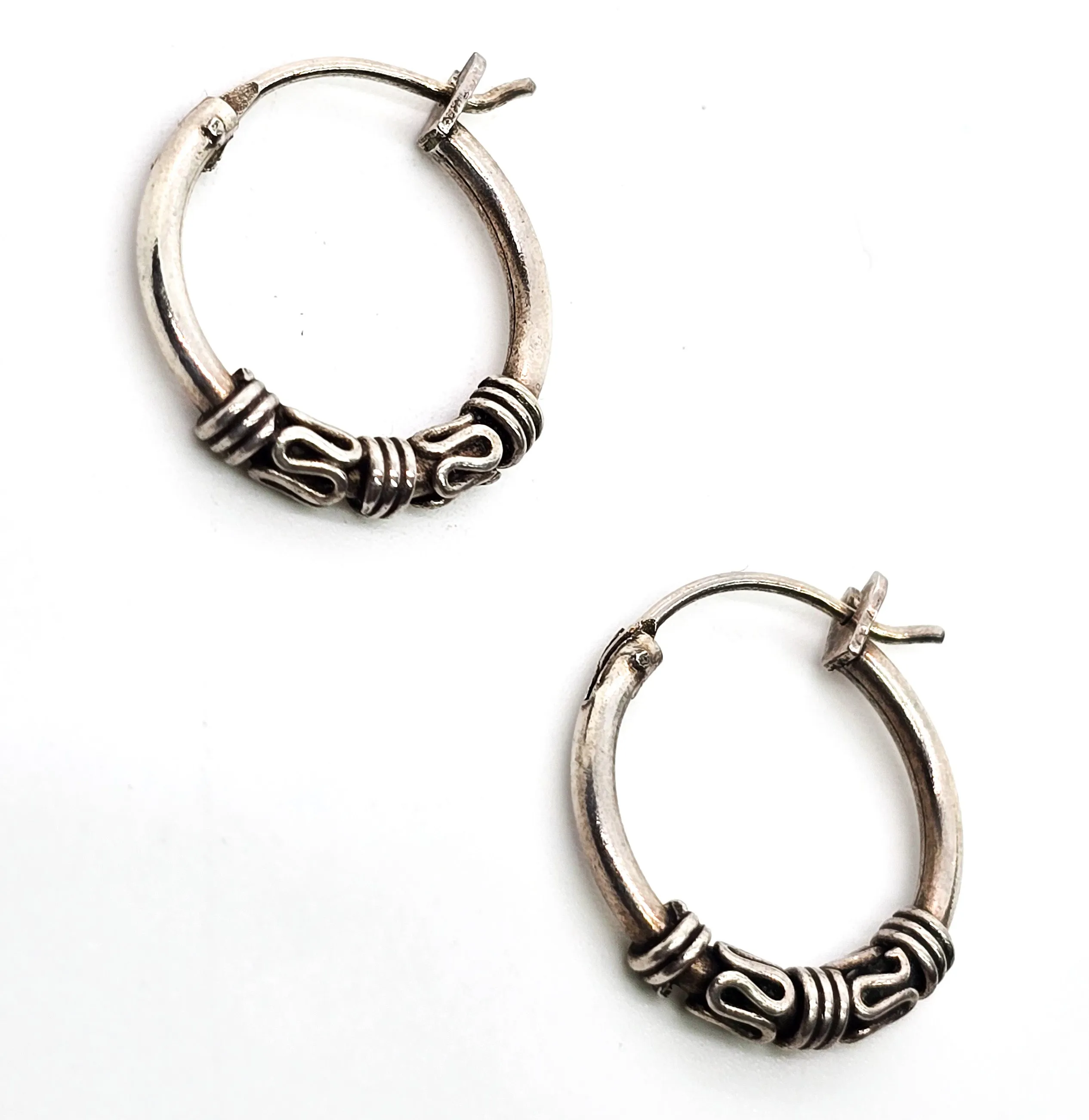 Tribal Balinese small petite sterling silver lever back TMA vintage hoop earrings