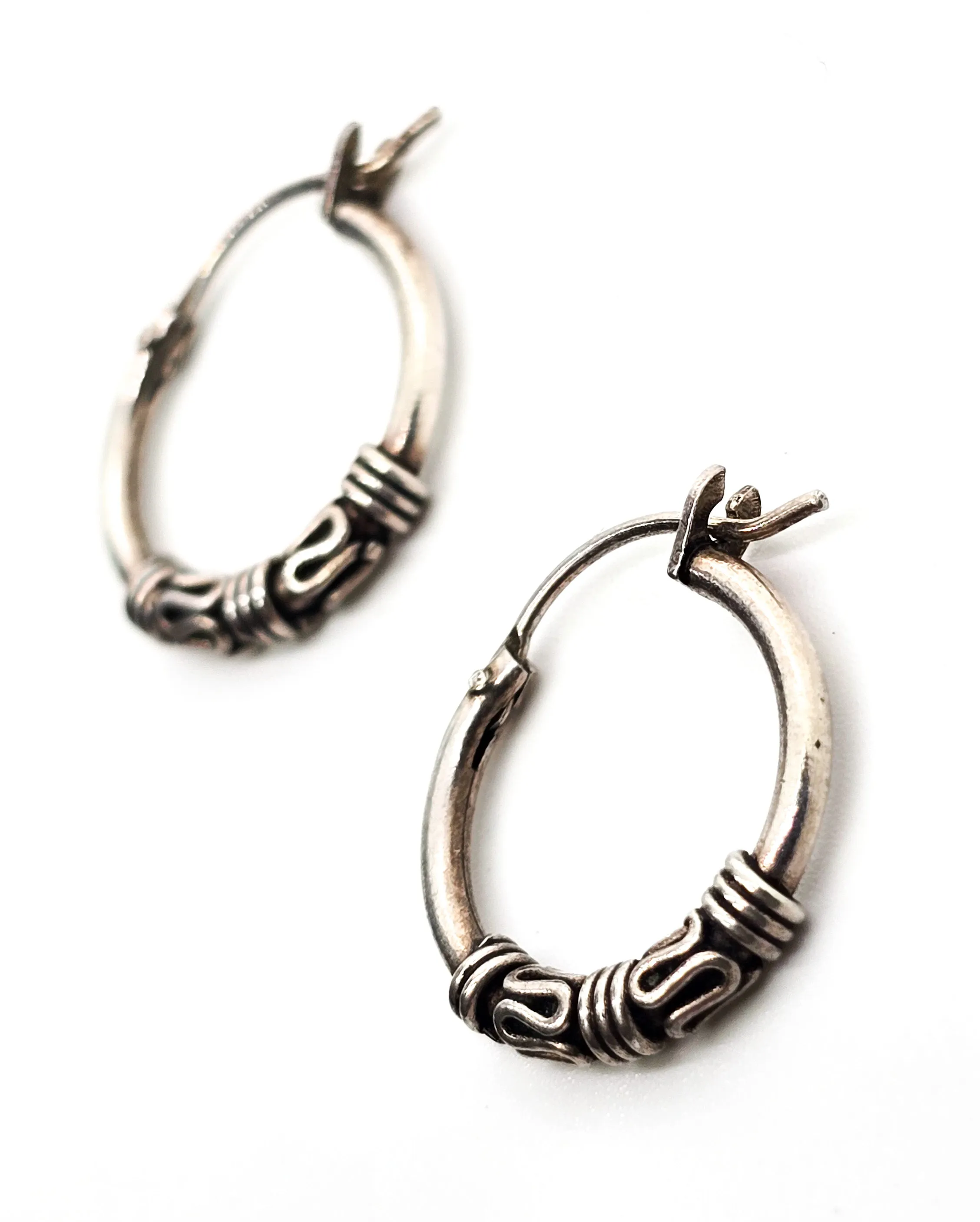 Tribal Balinese small petite sterling silver lever back TMA vintage hoop earrings