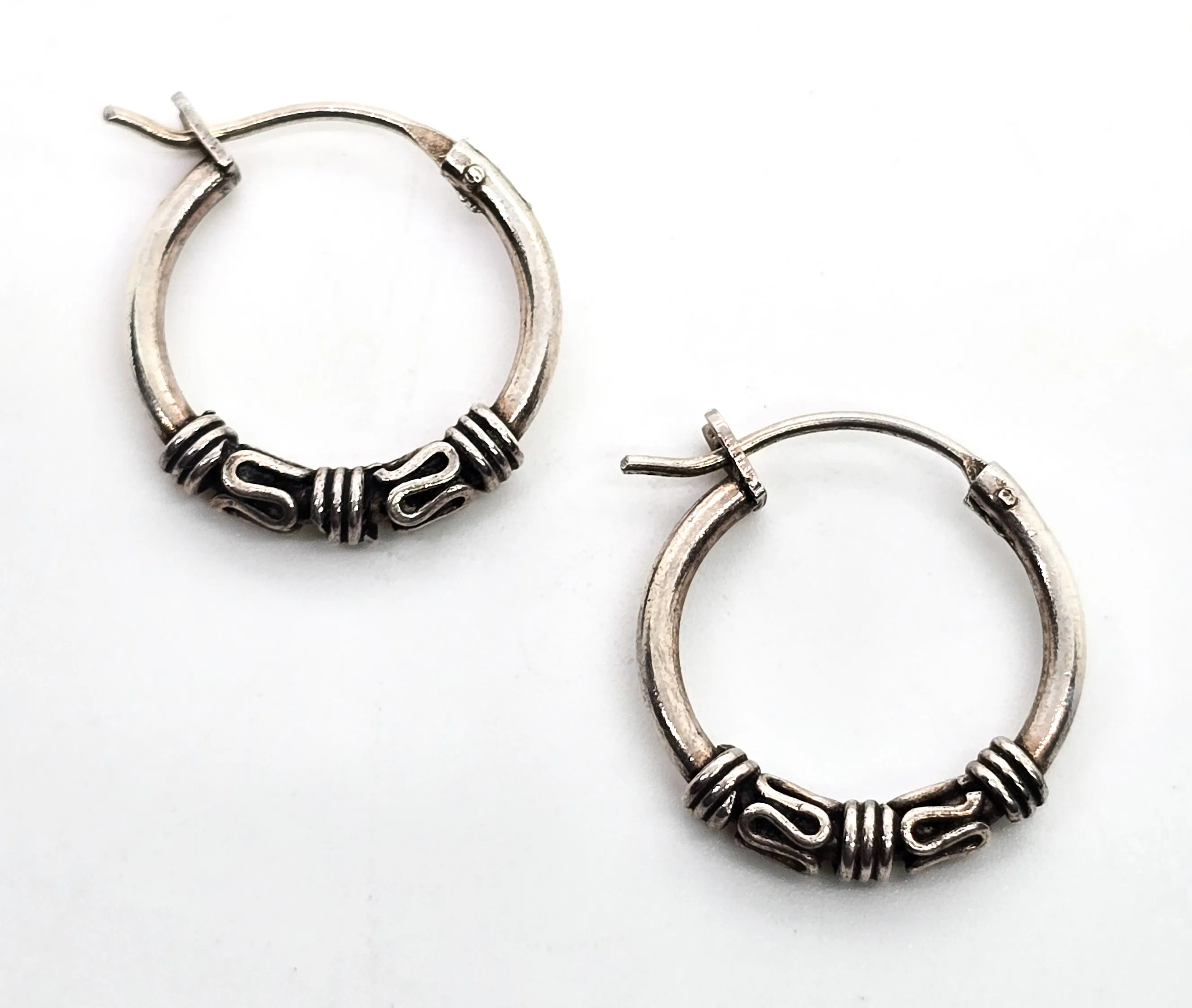 Tribal Balinese small petite sterling silver lever back TMA vintage hoop earrings