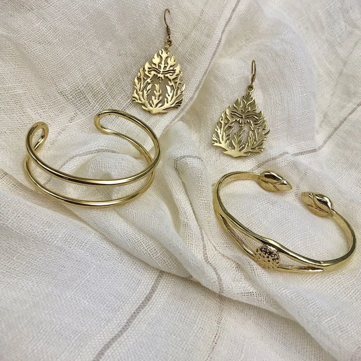 Wire Bombshell Cuff