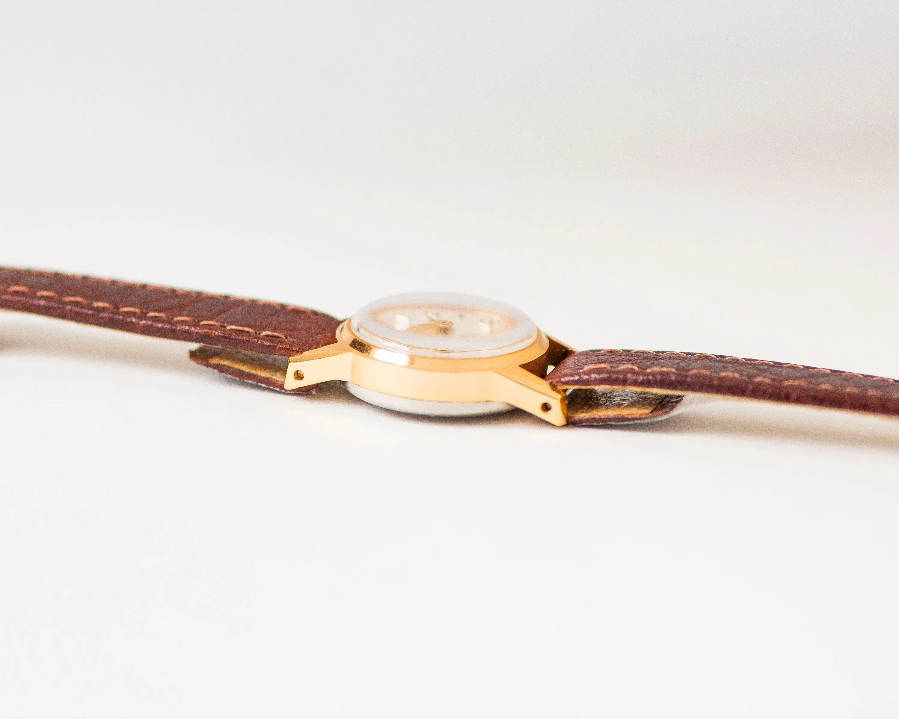 Women watch gold plated unused Era retro jewelry, lady classic watch rare gift, delicate wristwatch Arabic numerals new premium leather band