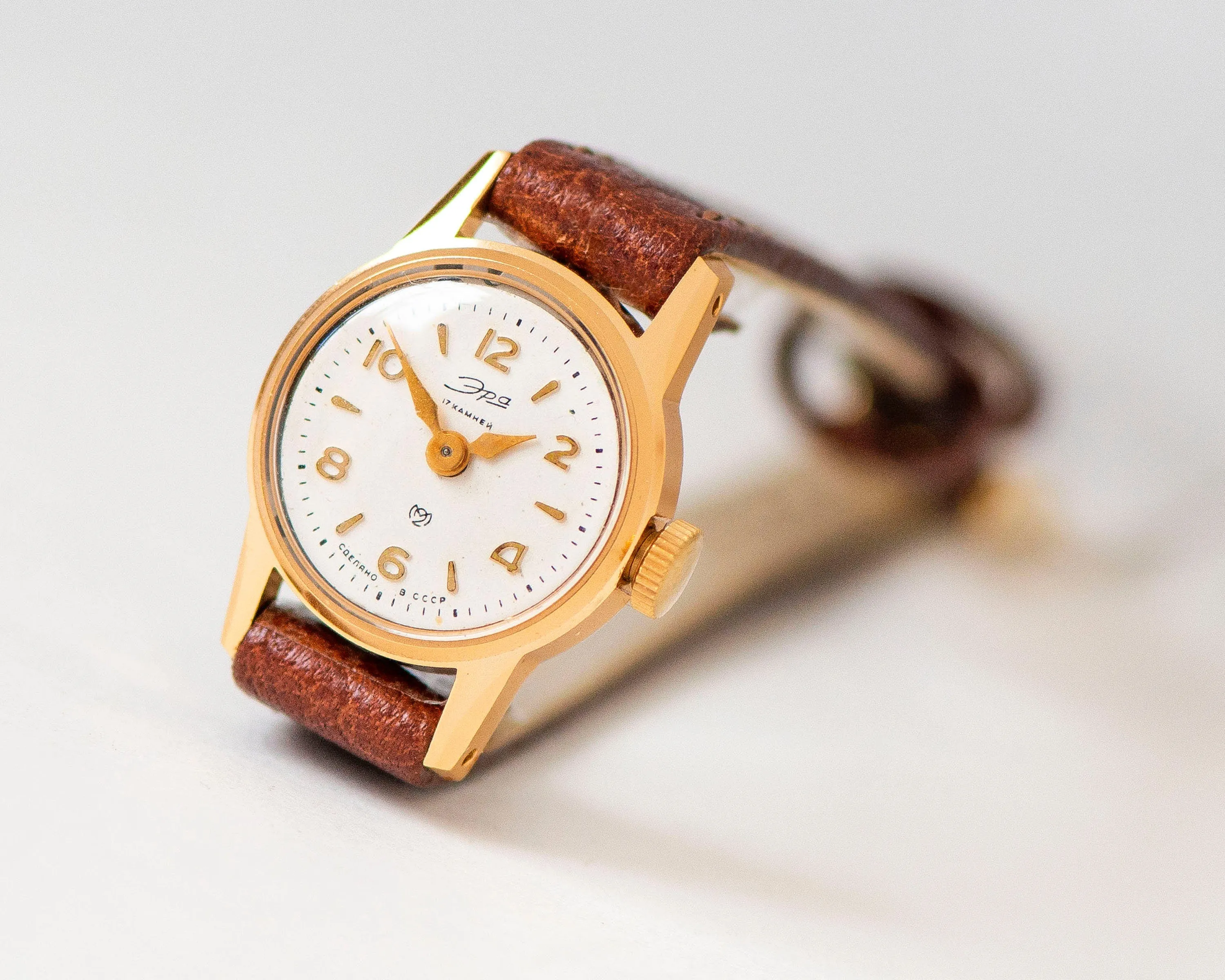 Women watch gold plated unused Era retro jewelry, lady classic watch rare gift, delicate wristwatch Arabic numerals new premium leather band